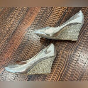 Lilly Pulitzer Resort Chic Peep Toe Gold Cork Wedge Heel Sz 6.5